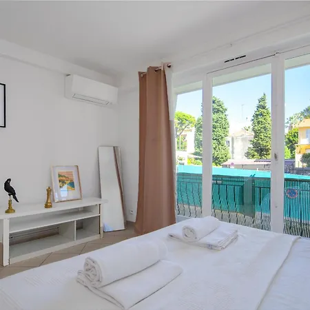 2 Pieces Avec Balcons, Parking Exterieur * Menton