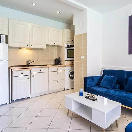 2 Pieces Avec Balcons, Parking Exterieur Menton