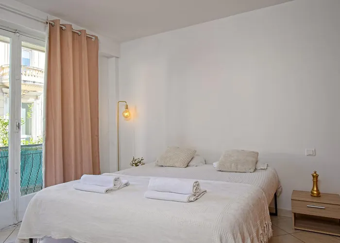 2 Pieces Avec Balcons, Parking Exterieur