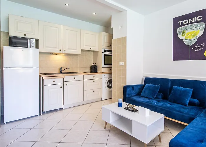 2 Pieces Avec Balcons, Parking Exterieur Menton