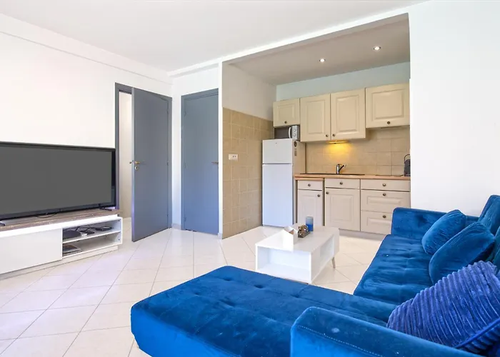 2 Pieces Avec Balcons, Parking Exterieur * Menton