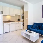 2 Pieces Avec Balcons, Parking Exterieur Μεντόν