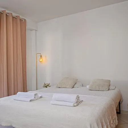 2 Pieces Avec Balcons, Parking Exterieur