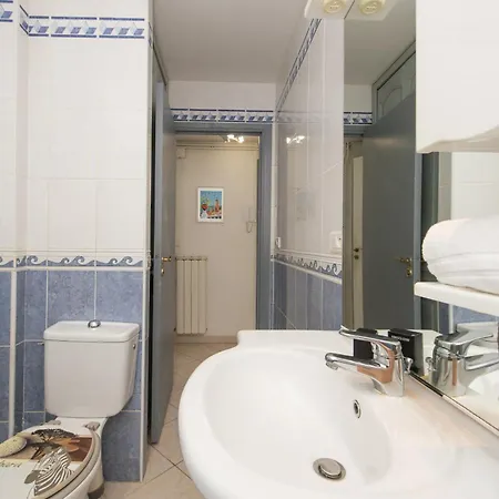 2 Pièces Avec Balcons, Parking Extérieur Menton