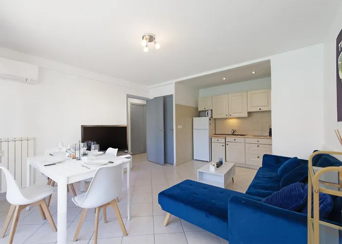 Apartment 2 Pieces Avec Balcons, Parking Exterieur Menton