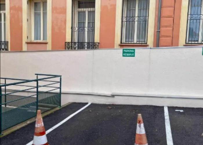 2 Pieces Avec Balcons, Parking Exterieur Διαμέρισμα Μεντόν
